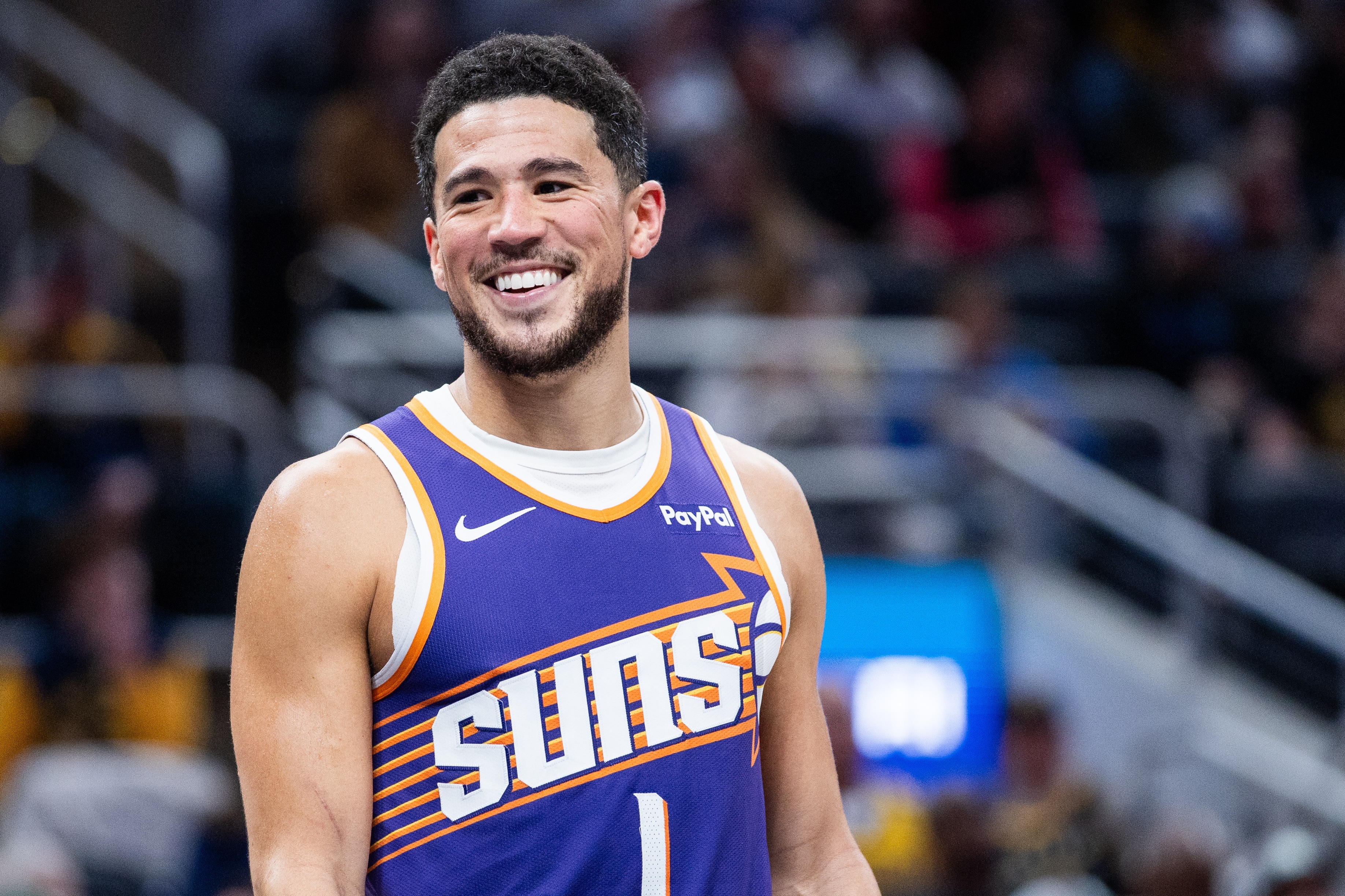 云开体育app下载-时间刚刚好！布克持球单打 连续晃动后干拔中投压哨命中